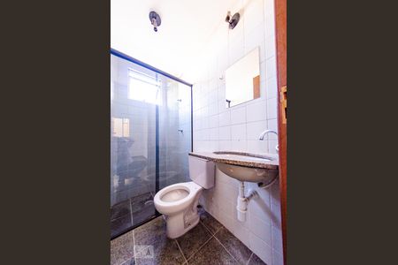 Banheiro de apartamento à venda com 2 quartos, 60m² em João Pinheiro, Belo Horizonte