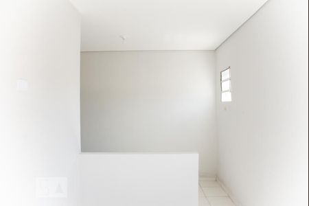 Sala/Quarto de kitnet/studio para alugar com 2 quartos, 28m² em Vila Tolstoi, São Paulo