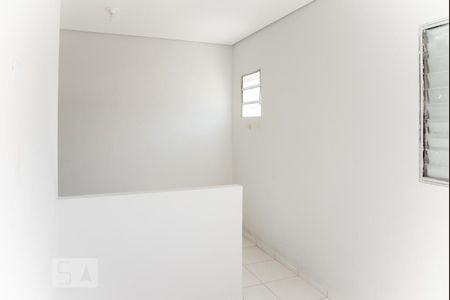 Sala/Quarto de kitnet/studio para alugar com 2 quartos, 28m² em Vila Tolstoi, São Paulo