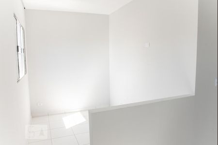 Sala/Quarto de kitnet/studio para alugar com 2 quartos, 28m² em Vila Tolstoi, São Paulo