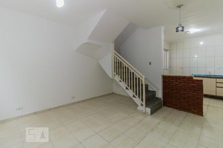 Sala de casa de condomínio à venda com 2 quartos, 75m² em Vila Dalila, São Paulo