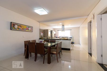 Sala 1 de casa para alugar com 5 quartos, 500m² em Jardim Gumercindo, Guarulhos