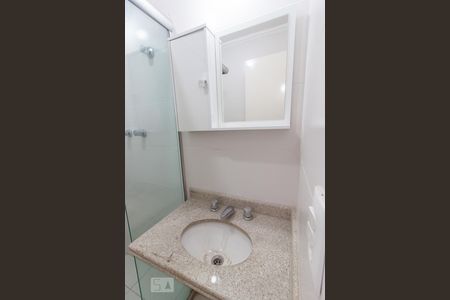 Detalhe do banheiro de apartamento para alugar com 2 quartos, 139m² em Vila Yara, Osasco