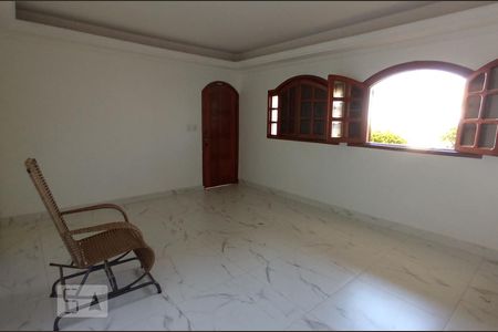 Sala de casa para alugar com 3 quartos, 162m² em Taguatinga Norte (taguatinga), Brasília