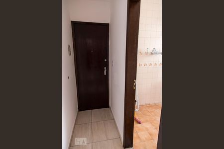 Entrada de kitnet/studio para alugar com 1 quarto, 30m² em João Pinheiro, Belo Horizonte