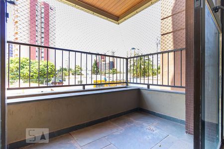 Sacada de apartamento para alugar com 3 quartos, 90m² em Cambuí, Campinas