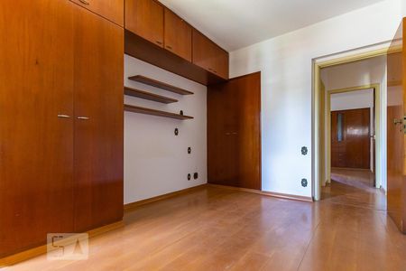 Quarto da suíte de apartamento para alugar com 3 quartos, 90m² em Cambuí, Campinas