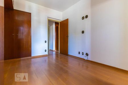 Quarto da suíte de apartamento para alugar com 3 quartos, 90m² em Cambuí, Campinas