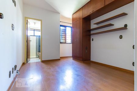 Quarto da suíte de apartamento para alugar com 3 quartos, 90m² em Cambuí, Campinas