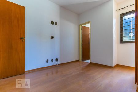 Quarto da suíte de apartamento para alugar com 3 quartos, 90m² em Cambuí, Campinas