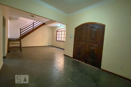 Sala de casa para alugar com 3 quartos, 300m² em Ramos, Rio de Janeiro