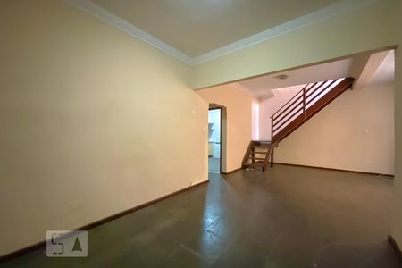 Sala de casa para alugar com 3 quartos, 300m² em Ramos, Rio de Janeiro