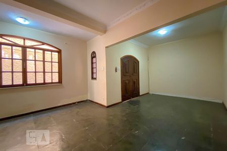 Sala de casa para alugar com 3 quartos, 300m² em Ramos, Rio de Janeiro