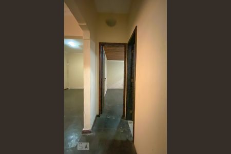 Corredor de casa para alugar com 3 quartos, 300m² em Ramos, Rio de Janeiro