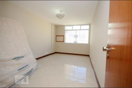 Quarto 1 de apartamento para alugar com 5 quartos, 375m² em Icaraí, Niterói