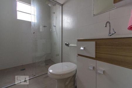 Banheiro de kitnet/studio para alugar com 1 quarto, 22m² em Cachoeirinha, Belo Horizonte