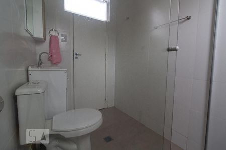 Banheiro de kitnet/studio para alugar com 1 quarto, 22m² em Cachoeirinha, Belo Horizonte