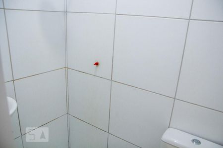 Banheiro de kitnet/studio para alugar com 1 quarto, 15m² em Cacuia, Rio de Janeiro