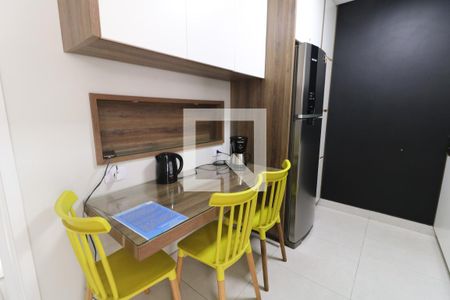 Área comum - Cozinha de kitnet/studio para alugar com 1 quarto, 14m² em Vila Pirajussara, São Paulo