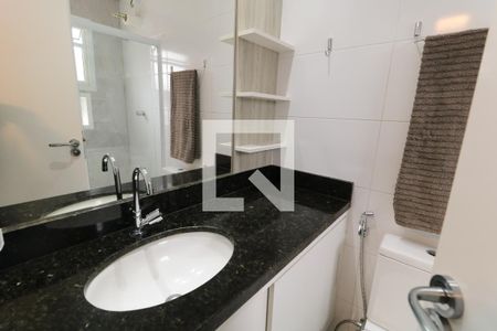 Banheiro de kitnet/studio para alugar com 1 quarto, 14m² em Vila Pirajussara, São Paulo