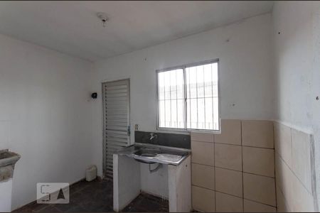 Cozinha de casa para alugar com 1 quarto, 25m² em Parque Boturussu, São Paulo