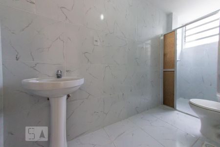 Banheiro de apartamento à venda com 2 quartos, 48m² em Partenon, Porto Alegre