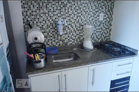 Cozinha de apartamento para alugar com 1 quarto, 33m² em Barra, Salvador