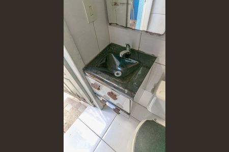 Banheiro de casa de condomínio à venda com 2 quartos, 100m² em Camaquã, Porto Alegre