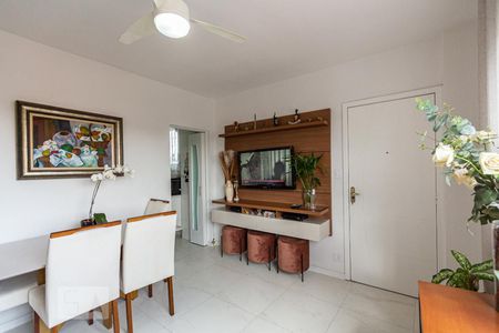 Sala de apartamento à venda com 2 quartos, 58m² em Jardim Santa Terezinha, Taboão da Serra