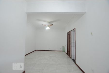 Sala de apartamento para alugar com 2 quartos, 76m² em Ramos, Rio de Janeiro