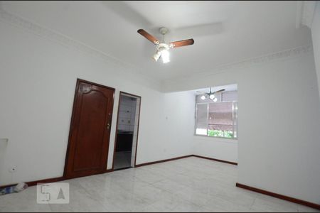 Sala de apartamento para alugar com 2 quartos, 76m² em Ramos, Rio de Janeiro