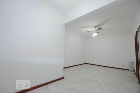 Sala de apartamento para alugar com 2 quartos, 76m² em Ramos, Rio de Janeiro