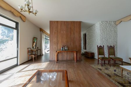 Sala de casa à venda com 6 quartos, 600m² em São Luiz, Belo Horizonte