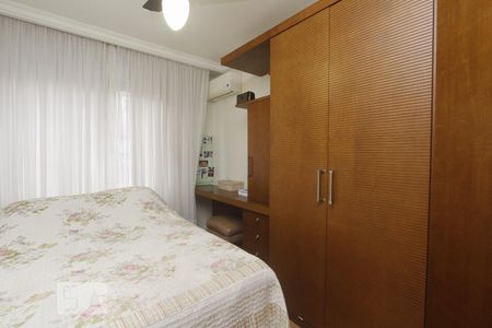 QUARTO 1 de apartamento para alugar com 2 quartos, 80m² em Petrópolis, Porto Alegre