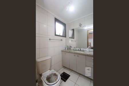 BANHEIRO SUITE 1 de apartamento para alugar com 2 quartos, 85m² em Higienópolis, Porto Alegre