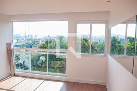 sala de apartamento para alugar com 3 quartos, 104m² em Pechincha, Rio de Janeiro