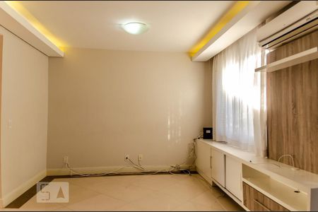 Sala de casa de condomínio à venda com 3 quartos, 140m² em Marechal Rondon, Canoas