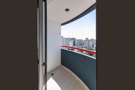 Varanda da sala de kitnet/studio para alugar com 1 quarto, 70m² em Savassi, Belo Horizonte