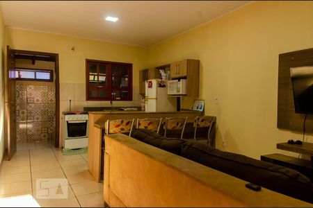 Sala de casa de condomínio à venda com 2 quartos, 44m² em Olaria, Canoas