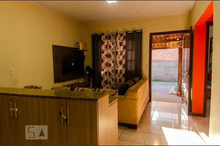 Sala de casa de condomínio à venda com 2 quartos, 44m² em Olaria, Canoas