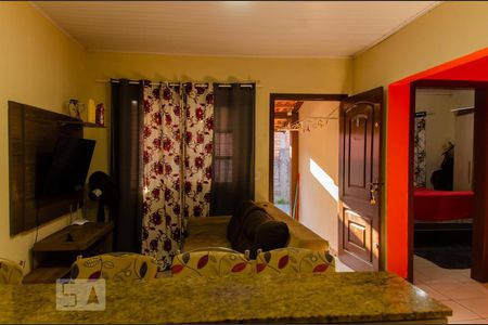 Sala de casa de condomínio à venda com 2 quartos, 44m² em Olaria, Canoas