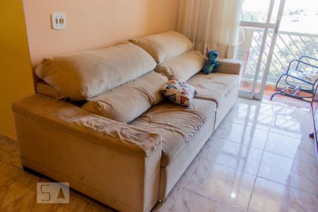 Sofá de apartamento para alugar com 3 quartos, 70m² em Vila Bela Vista, Santo André