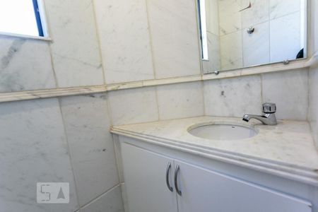 Lavabo de apartamento para alugar com 1 quarto, 45m² em Carmo, Belo Horizonte