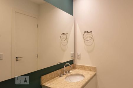 Banheiro de apartamento para alugar com 1 quarto, 38m² em Granja Viana, Cotia