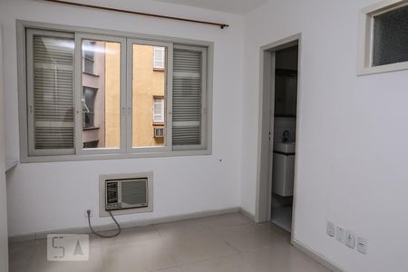 Sala/Quarto de kitnet/studio à venda com 1 quarto, 35m² em Centro Histórico, Porto Alegre