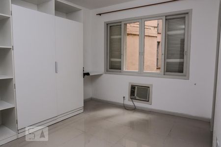 Sala/Quarto de kitnet/studio à venda com 1 quarto, 35m² em Centro Histórico, Porto Alegre