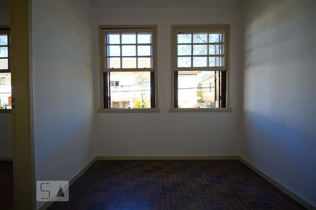 Sala de apartamento para alugar com 3 quartos, 64m² em Passo da Areia, Porto Alegre