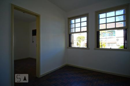 Sala de apartamento para alugar com 3 quartos, 64m² em Passo da Areia, Porto Alegre