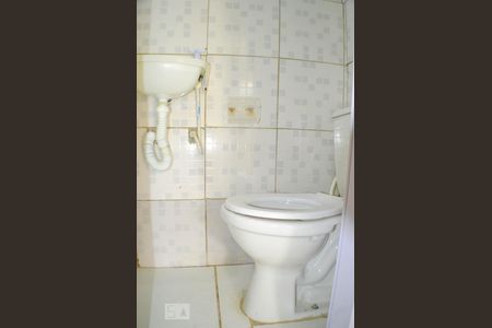 Banheiro de kitnet/studio para alugar com 1 quarto, 40m² em Arraial do Retiro, Salvador