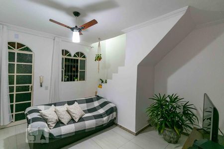 Sala de casa de condomínio à venda com 2 quartos, 70m² em Candelária, Belo Horizonte